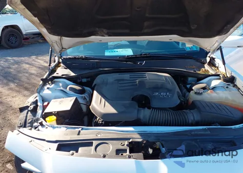 2020 Chrysler 300 Touring L Awd z USA, uszkodzony, nr VIN 2C3CCARG0LH250174